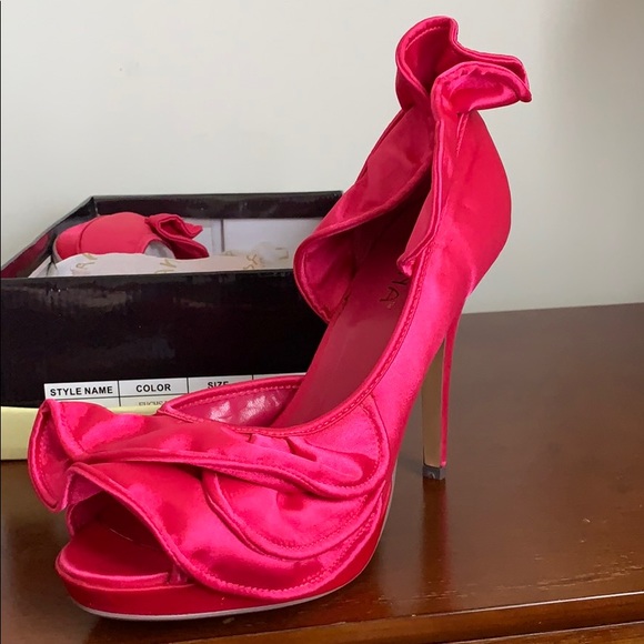 WOMANS HEELS SIZE 10 - Picture 2 of 4